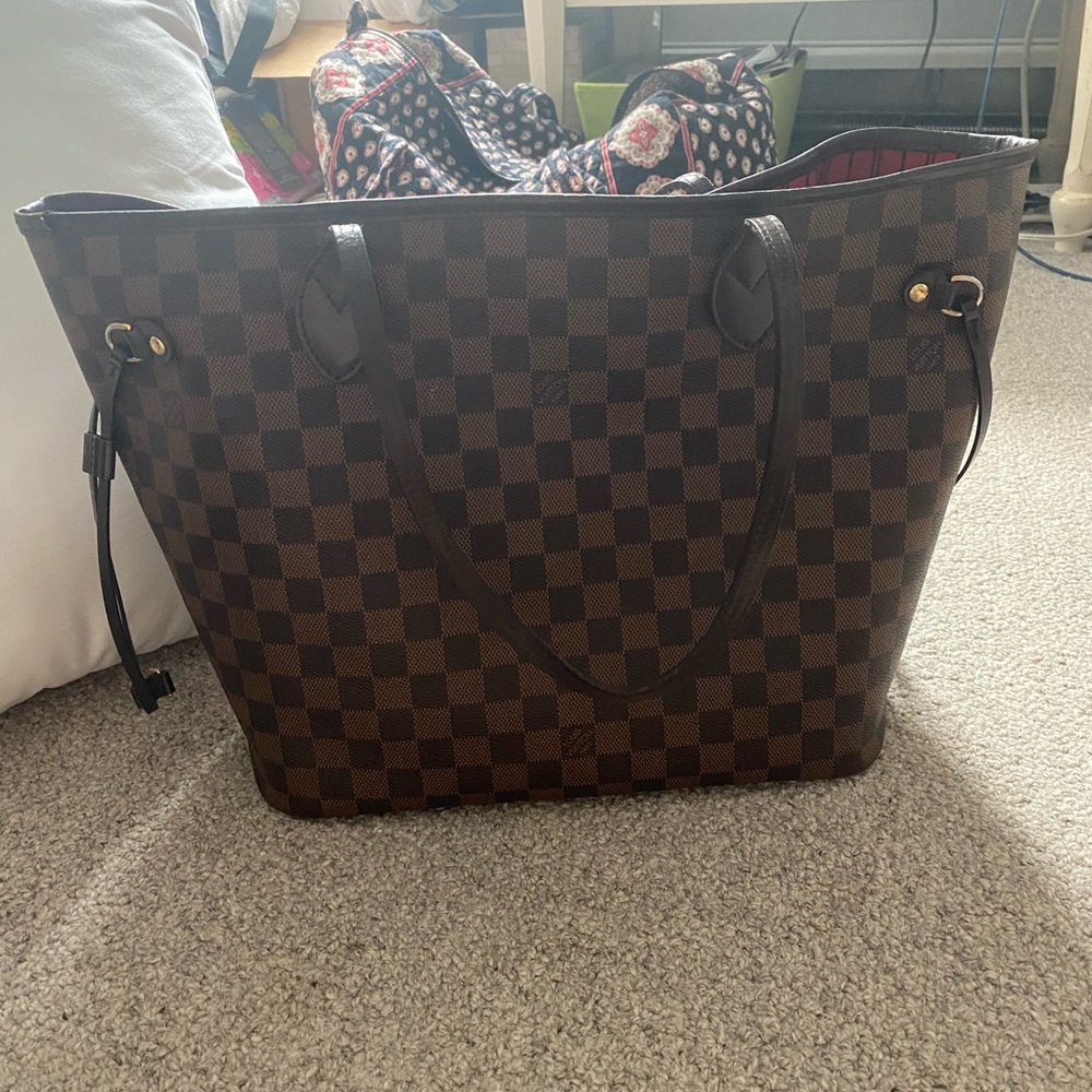 Authentic Louis Vuitton Neverfull MM bag.